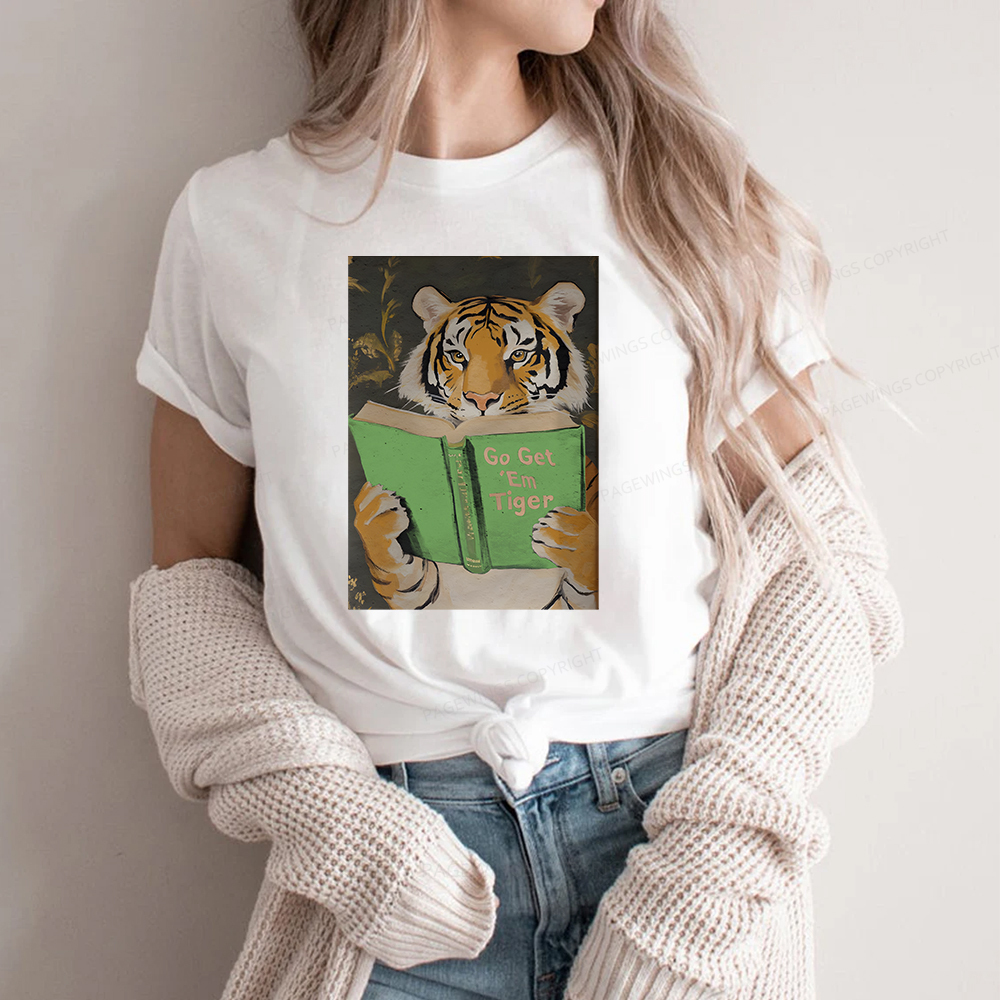 Pagewings Motivational Tiger Reading Unisex Classic T-shirt
