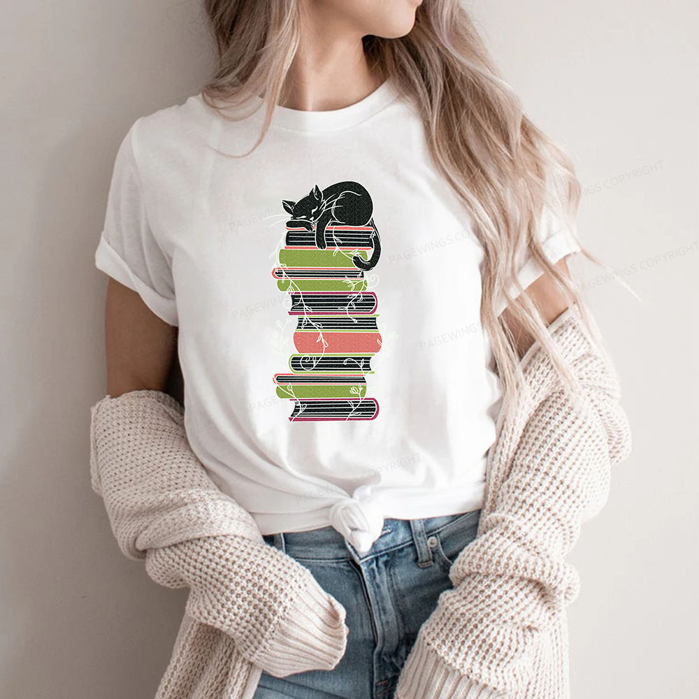 Pagewings Books And Cat Unisex Classic T-shirt