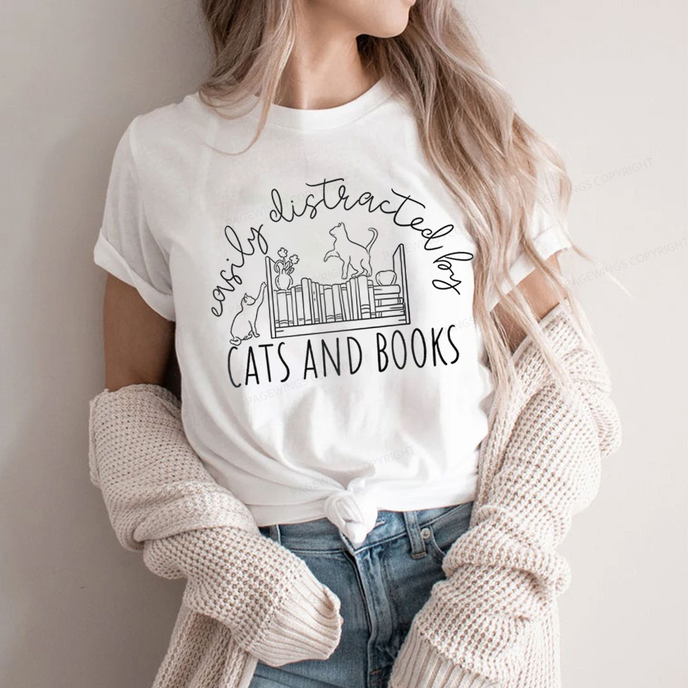 Pagewing Cute Cats And Books Unisex Classic T-shirt