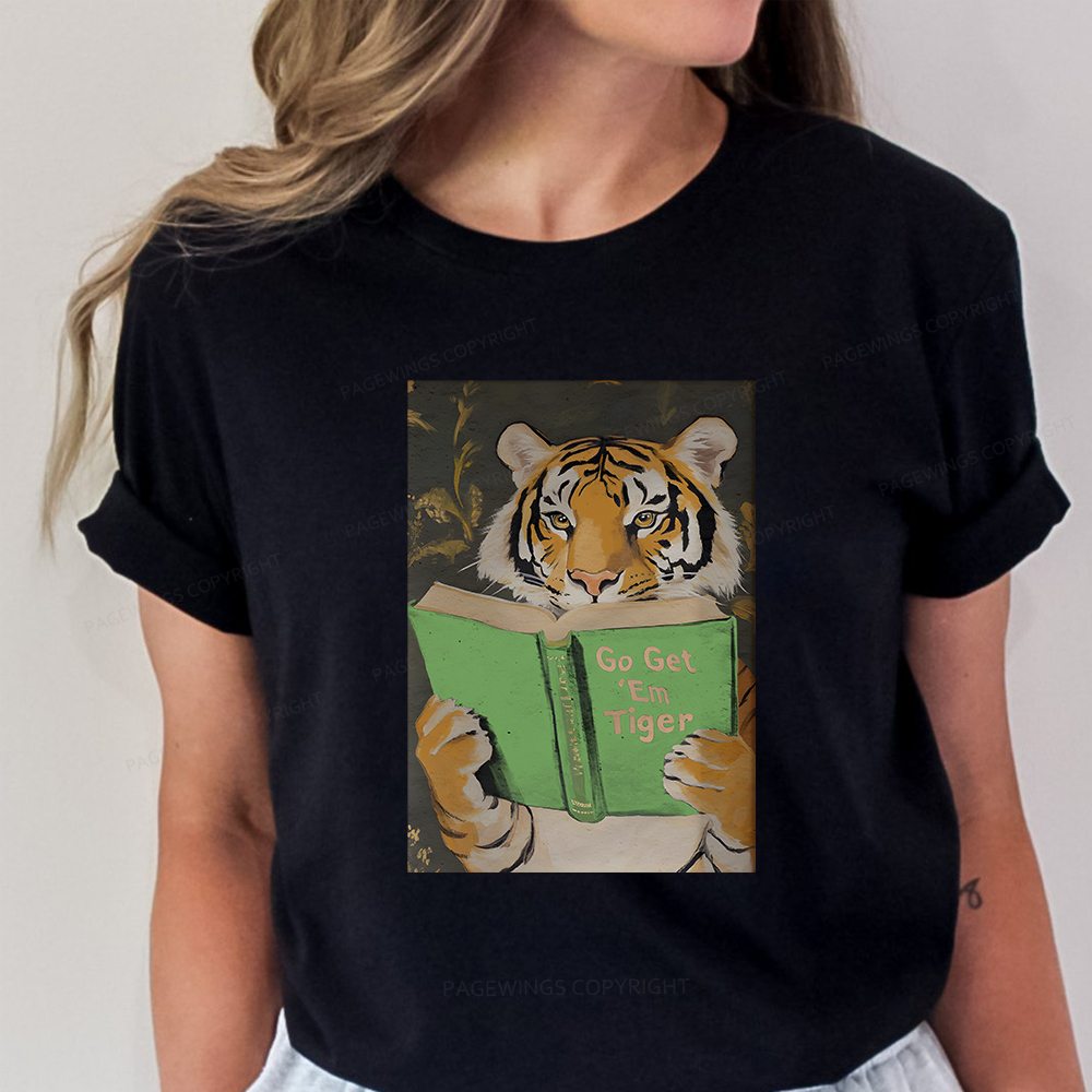 Pagewings Motivational Tiger Reading Unisex Classic T-shirt