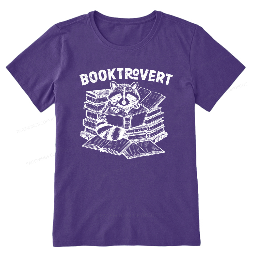 Pagewings A Raccoon Reading Seriously Unisex Classic T-shirt