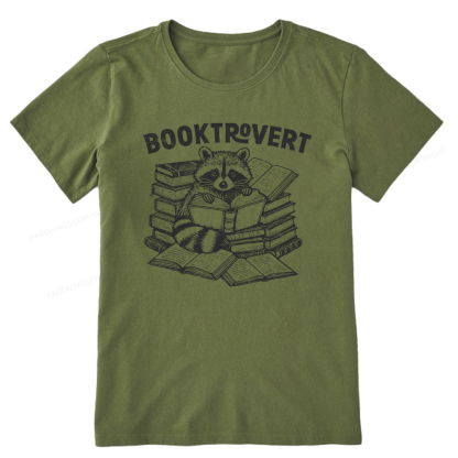 Pagewings A Raccoon Reading Seriously Unisex Classic T-shirt