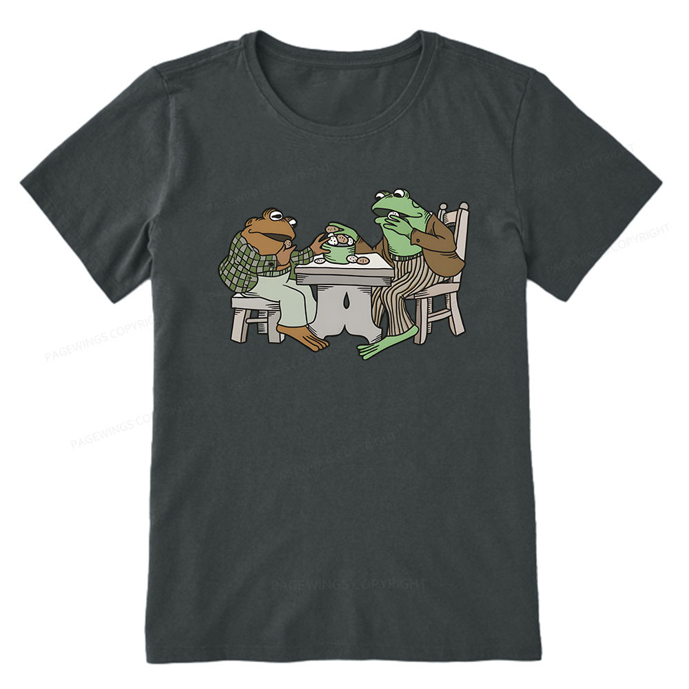 Pagewings Frog & Toad Eat Cookies <3 Unisex Classic T-shirt