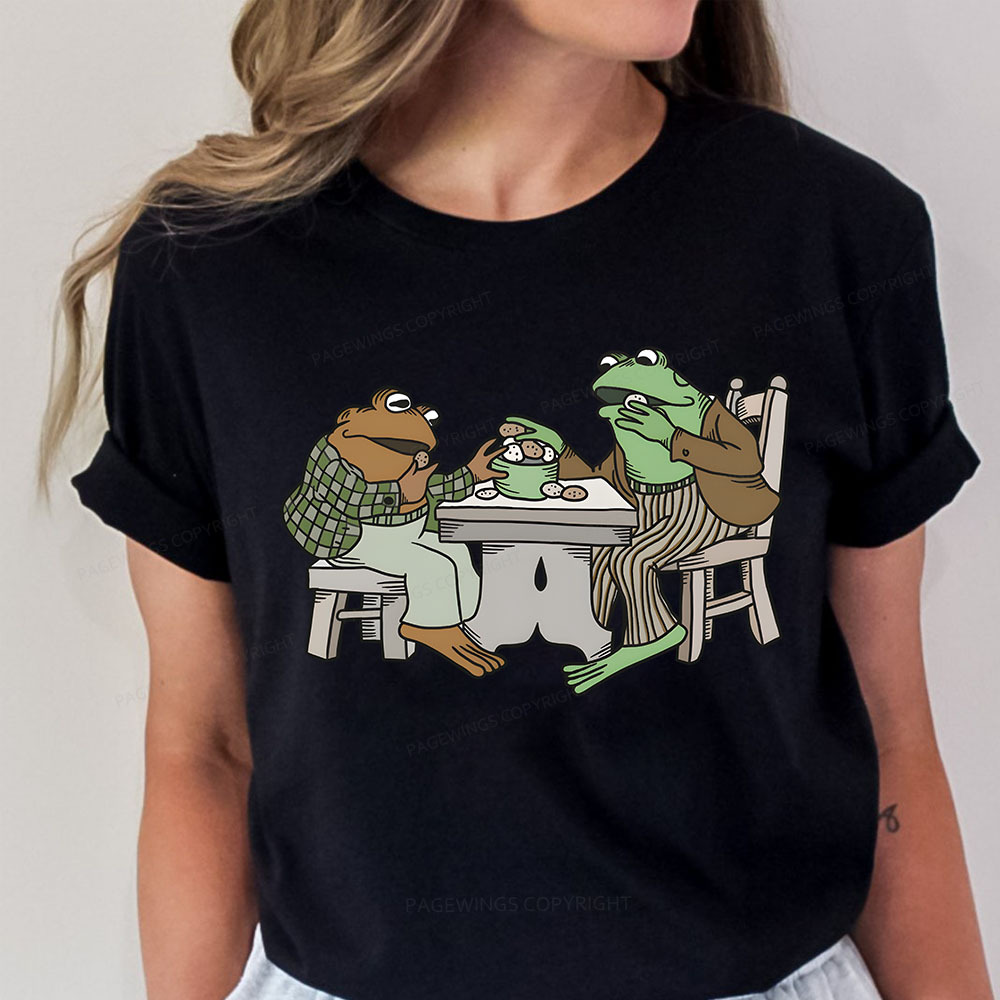 Pagewings Frog & Toad Eat Cookies <3 Unisex Classic T-shirt