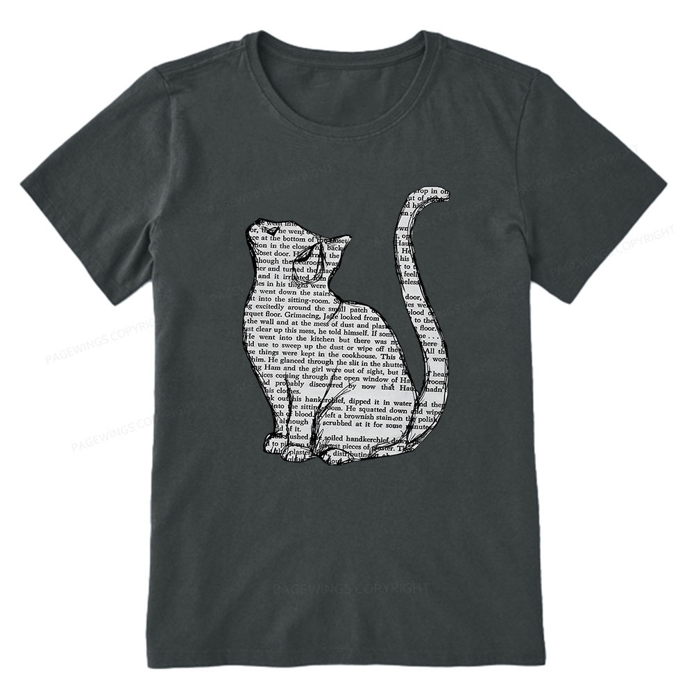 Pagewings Lots Of Books And Cute Cats Unisex Classic T-shirt
