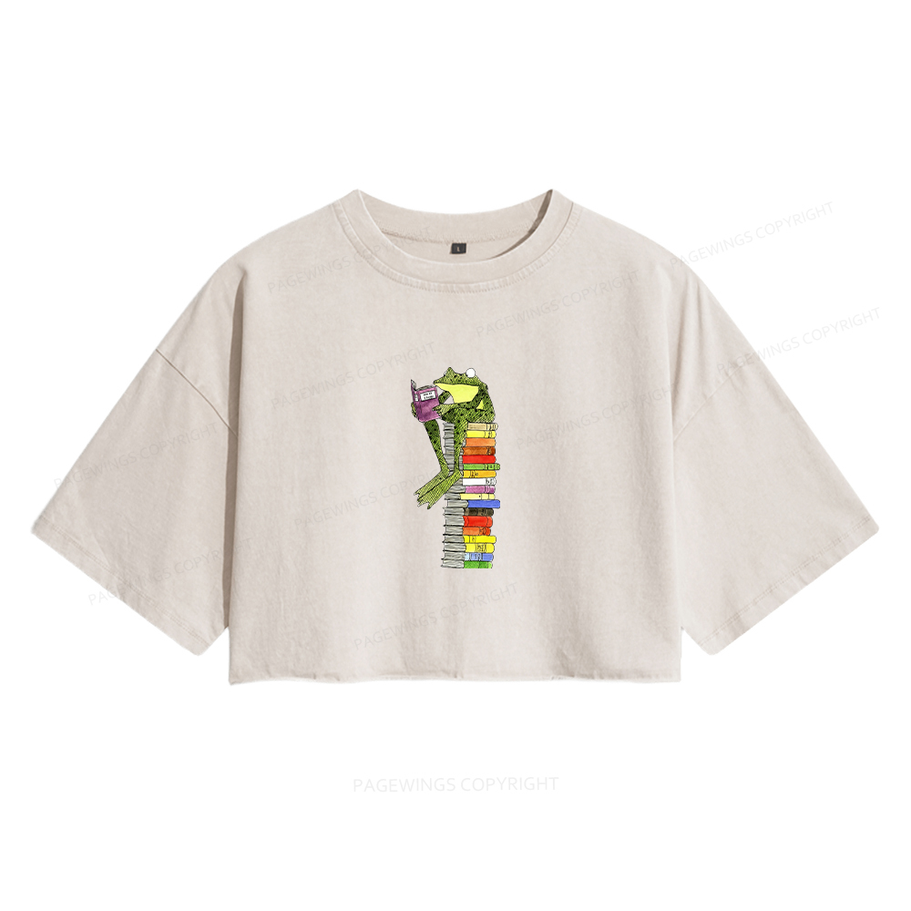 Pagewings A Reading Frog Women's Washed Cropped T-shirt