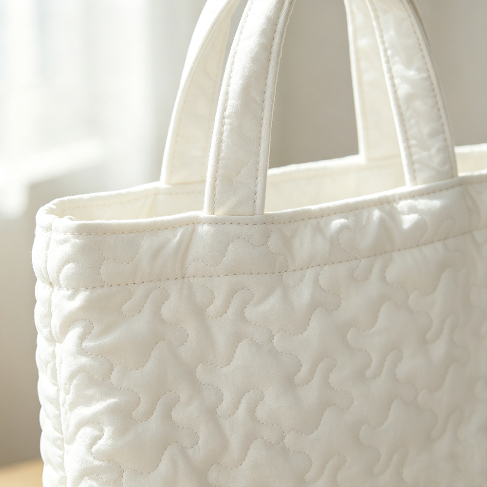 A-绗缝褶皱托特包上架模板Pagewings Quilted Tote Bag
