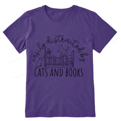 Pagewing Cute Cats And Books Unisex Classic T-shirt