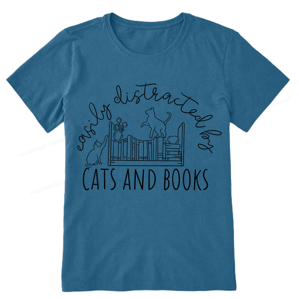 Pagewing Cute Cats And Books Unisex Classic T-shirt