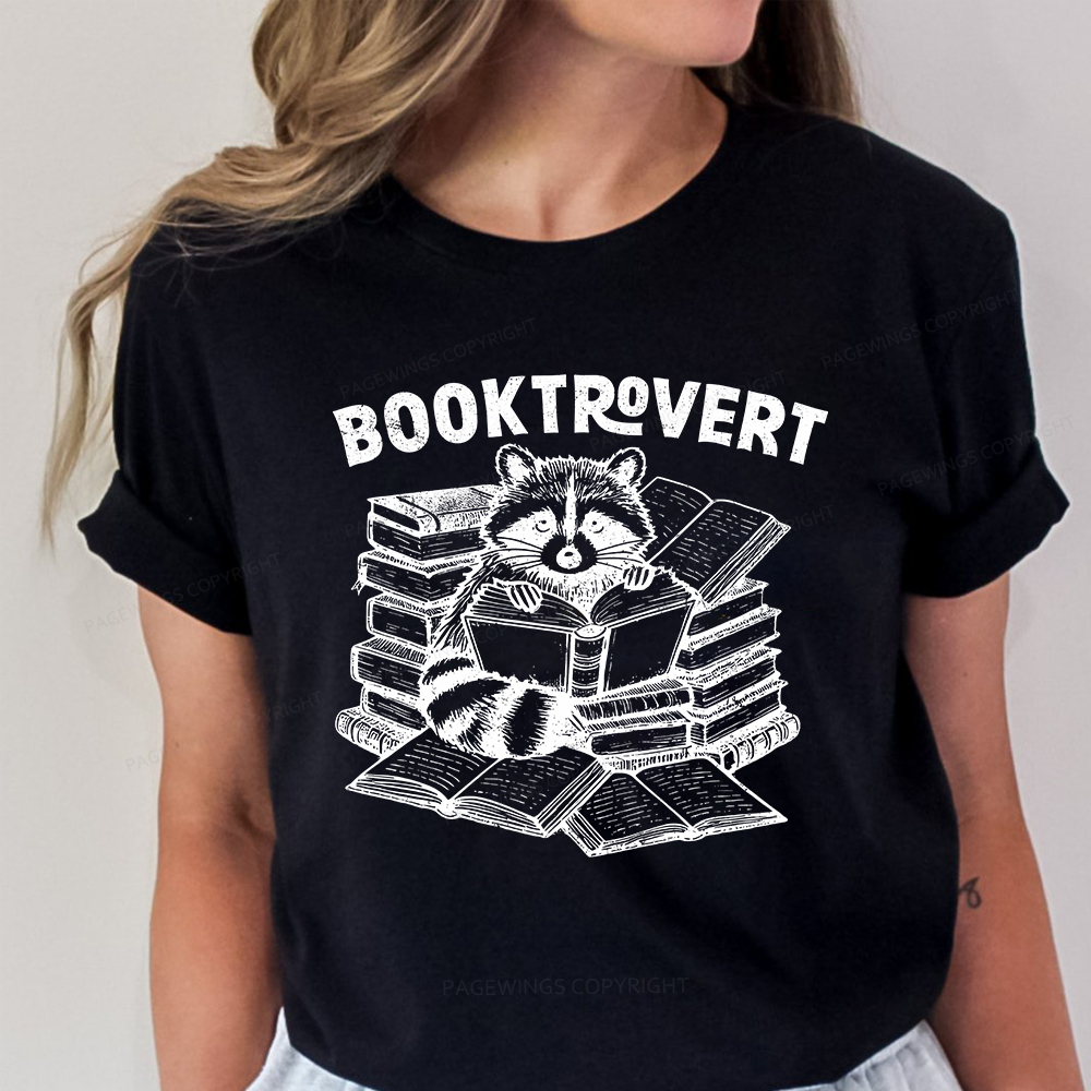 Pagewings A Raccoon Reading Seriously Unisex Classic T-shirt