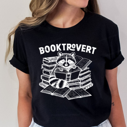Pagewings A Raccoon Reading Seriously Unisex Classic T-shirt