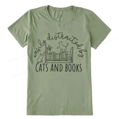 Pagewing Cute Cats And Books Unisex Classic T-shirt