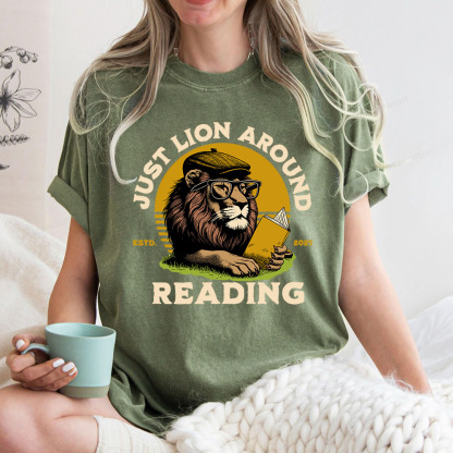 Pagewings Just Lion Around Reading Unisex Washed T-shirt