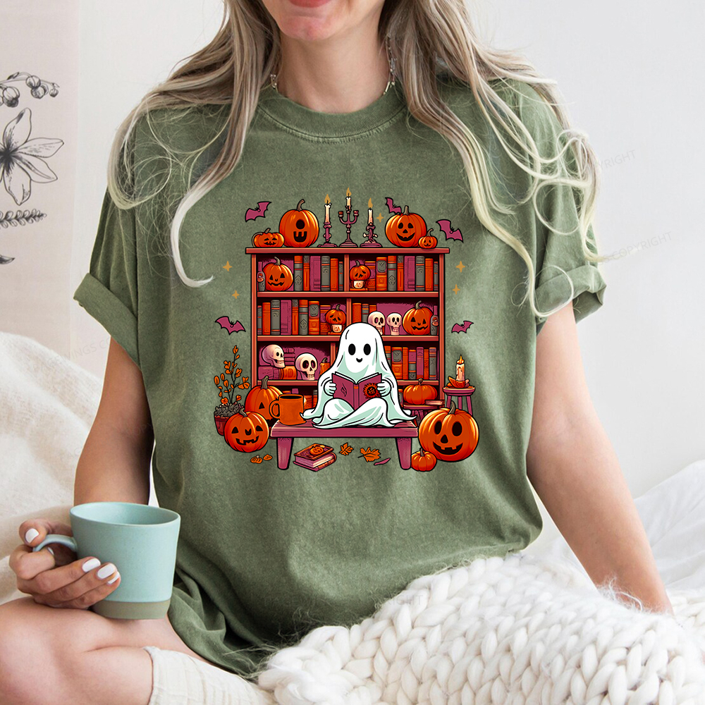 Pagewings Ghost Book Reader  Unisex Washed T-shirt