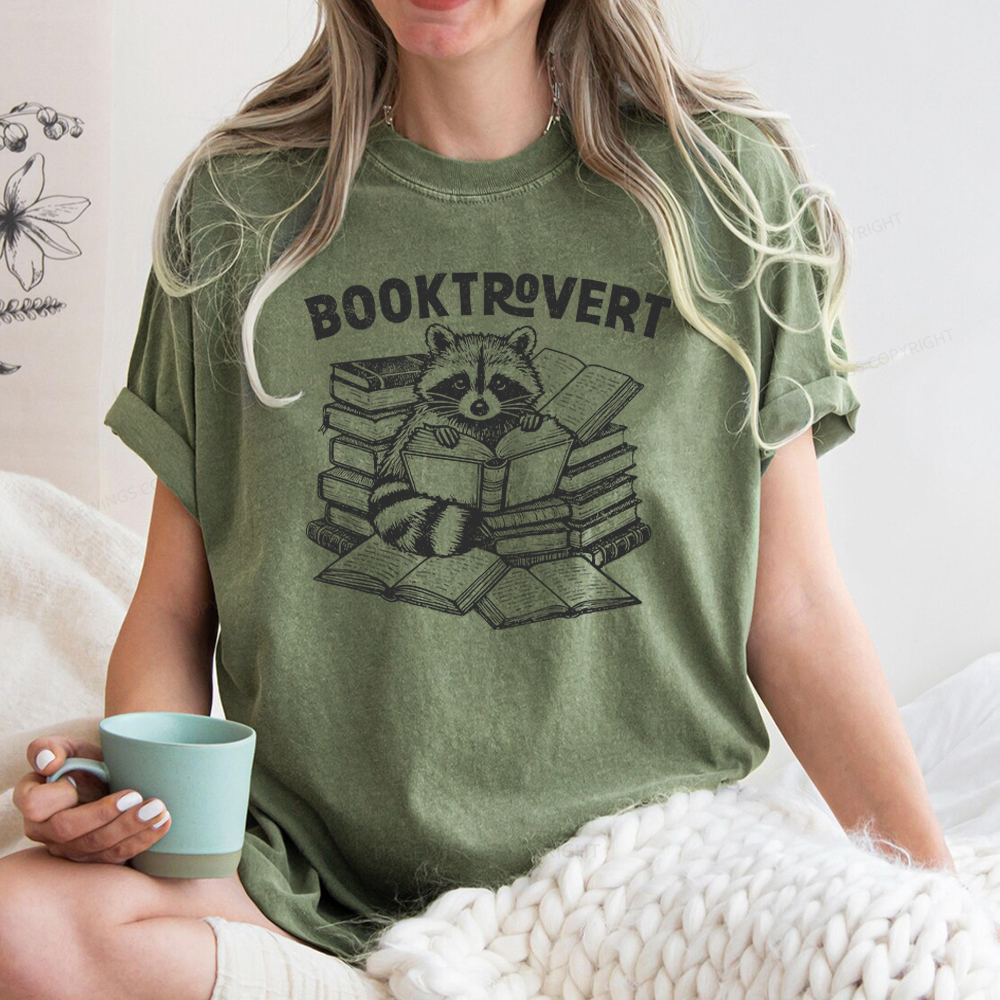 Pagewings  A Raccoon Reading Seriously Unisex Washed T-shirt