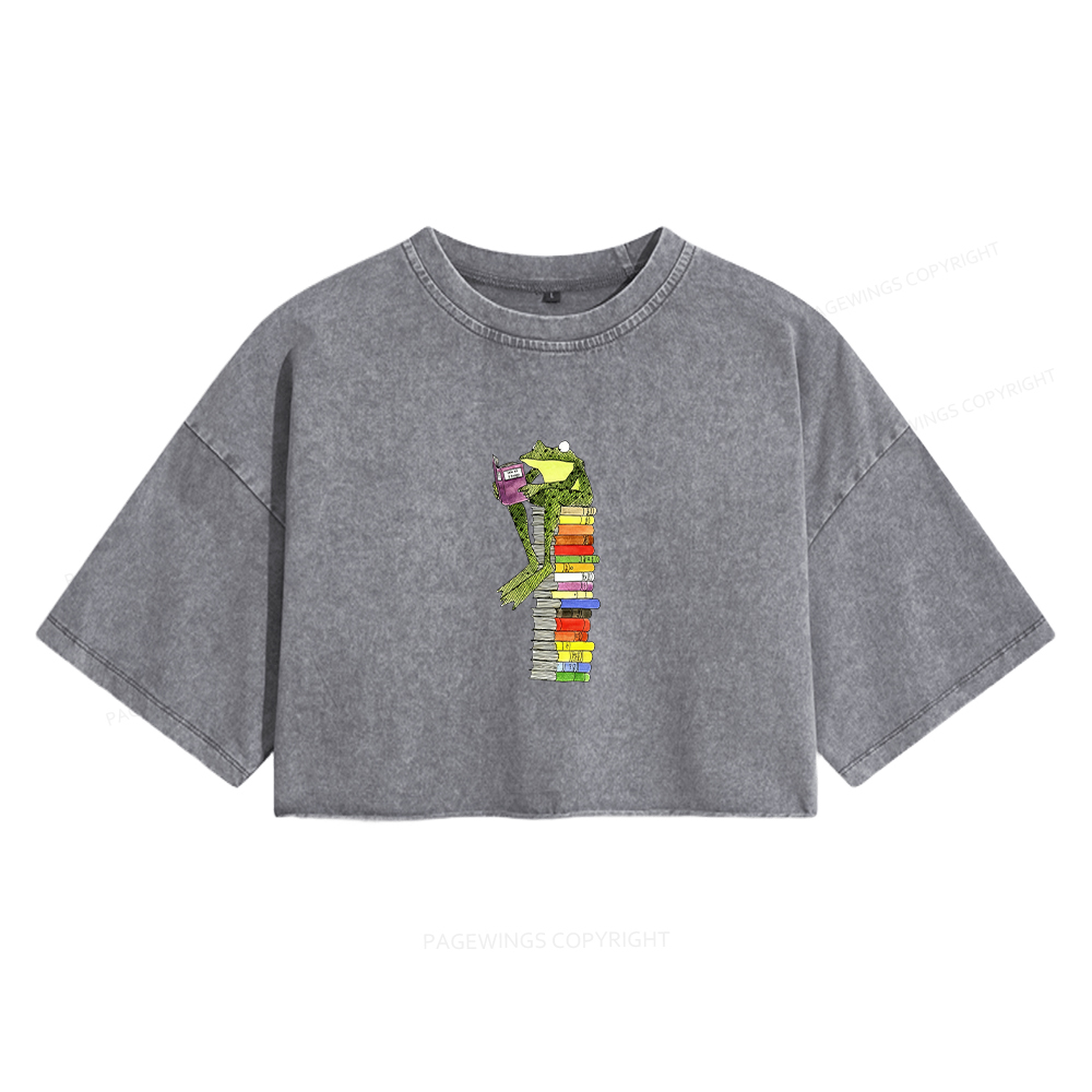 Pagewings A Reading Frog Women's Washed Cropped T-shirt