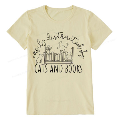 Pagewing Cute Cats And Books Unisex Classic T-shirt