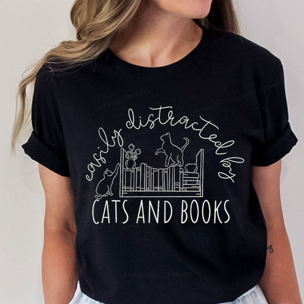 Pagewing Cute Cats And Books Unisex Classic T-shirt