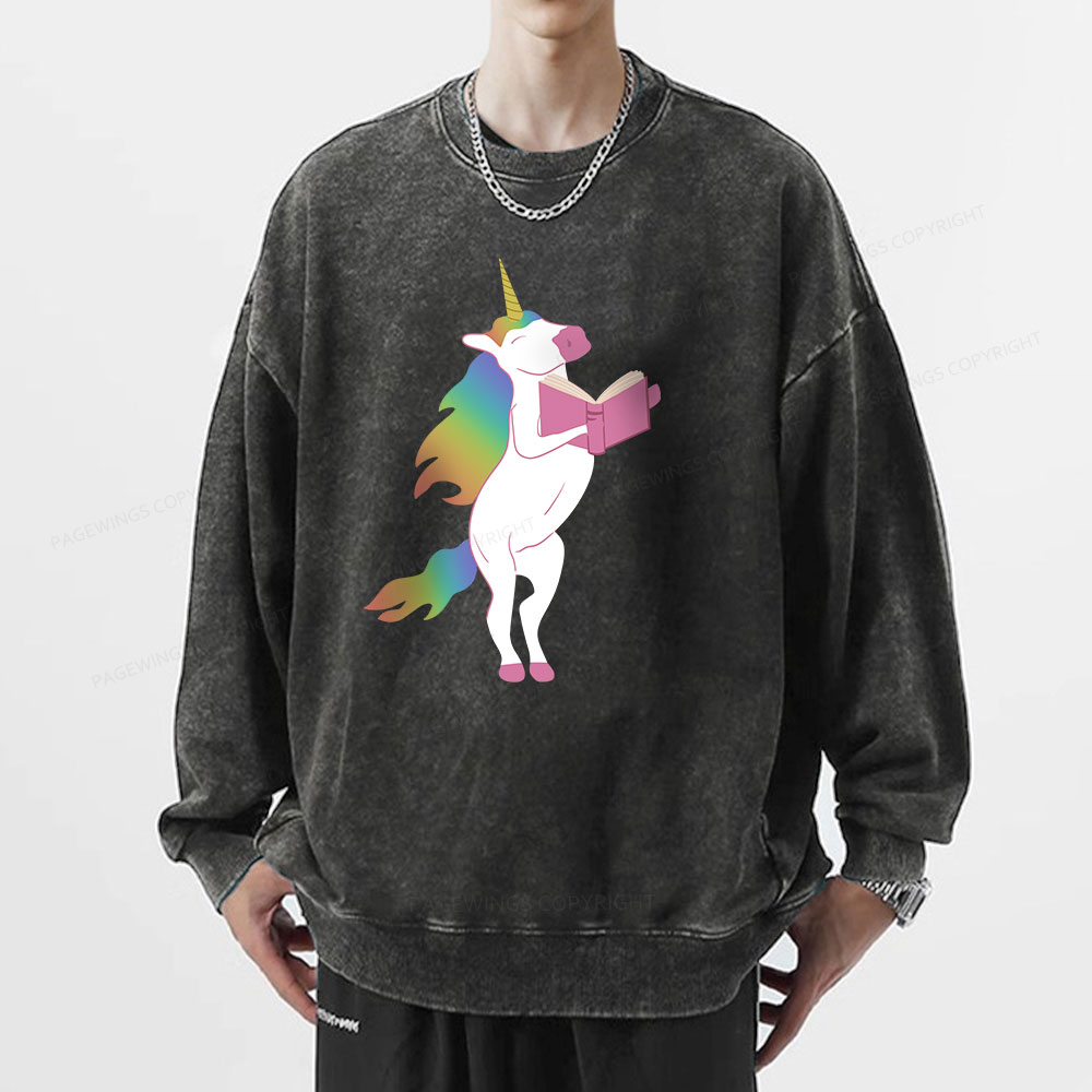 Pagewings Beautiful Unicorn Reading Books on Women's Cropped Unisex Washed Sweatshirt