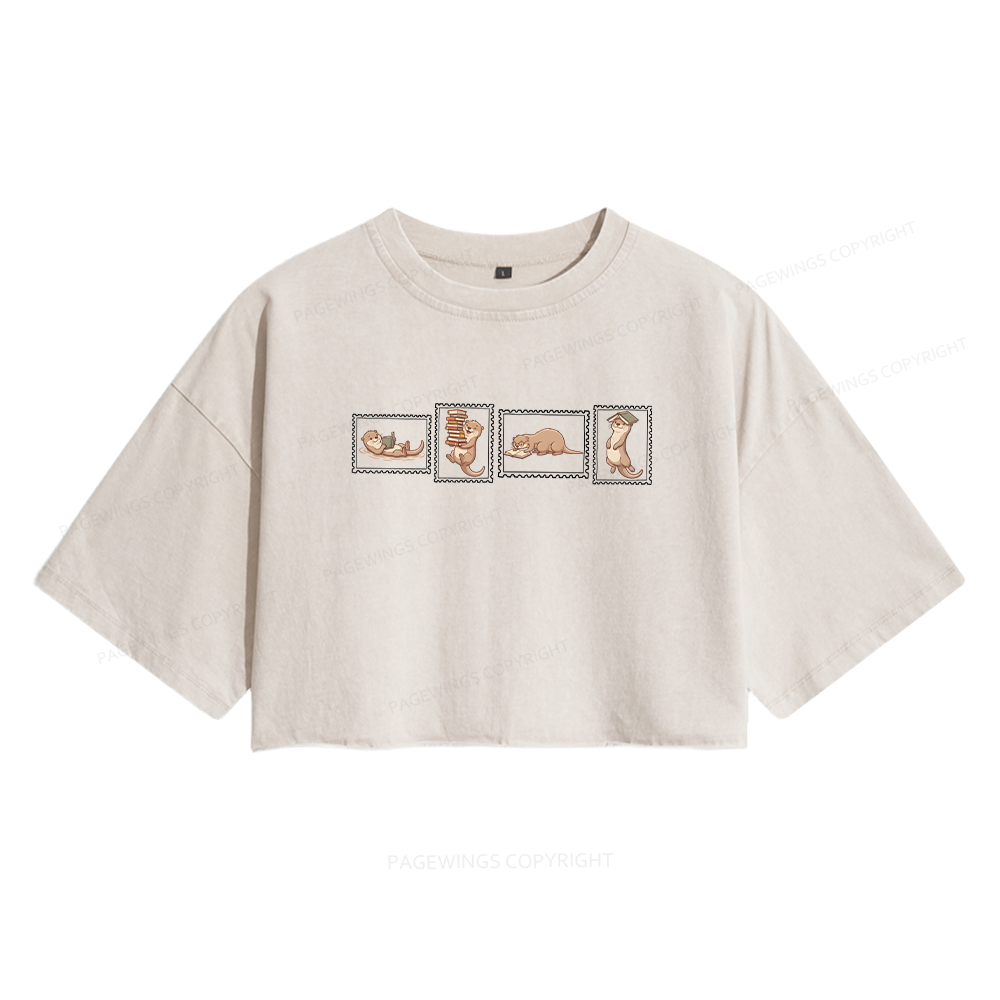Pagewing Otter Reading Women's Washed Cropped T-shirt