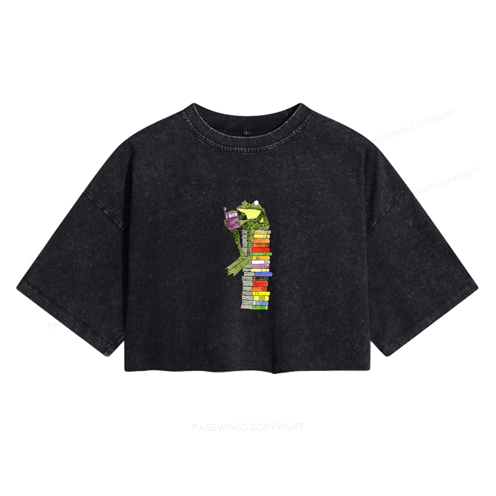 Pagewings A Reading Frog Women's Washed Cropped T-shirt