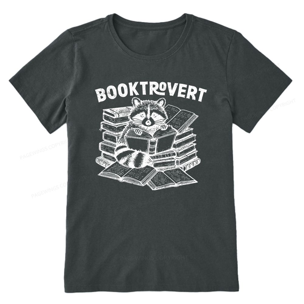 Pagewings A Raccoon Reading Seriously Unisex Classic T-shirt