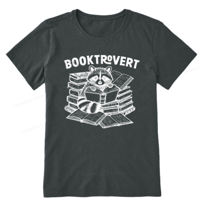 Pagewings A Raccoon Reading Seriously Unisex Classic T-shirt