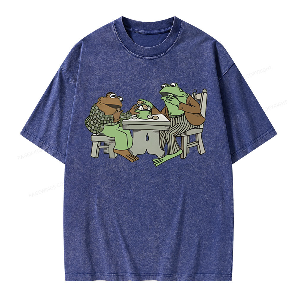 Pagewing frog & toad eat cookies <3 Unisex Washed T-shirt