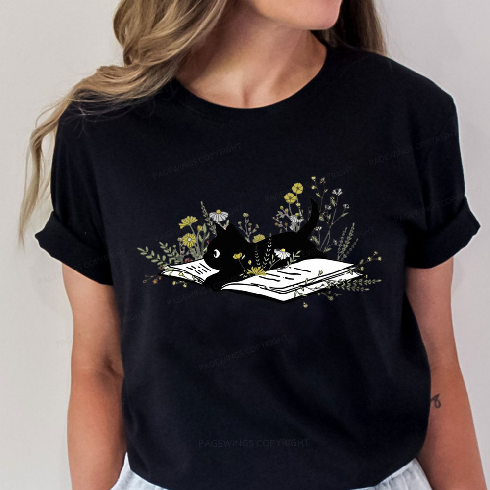 Pagewings Cute Book Cat Unisex Classic T-shirt