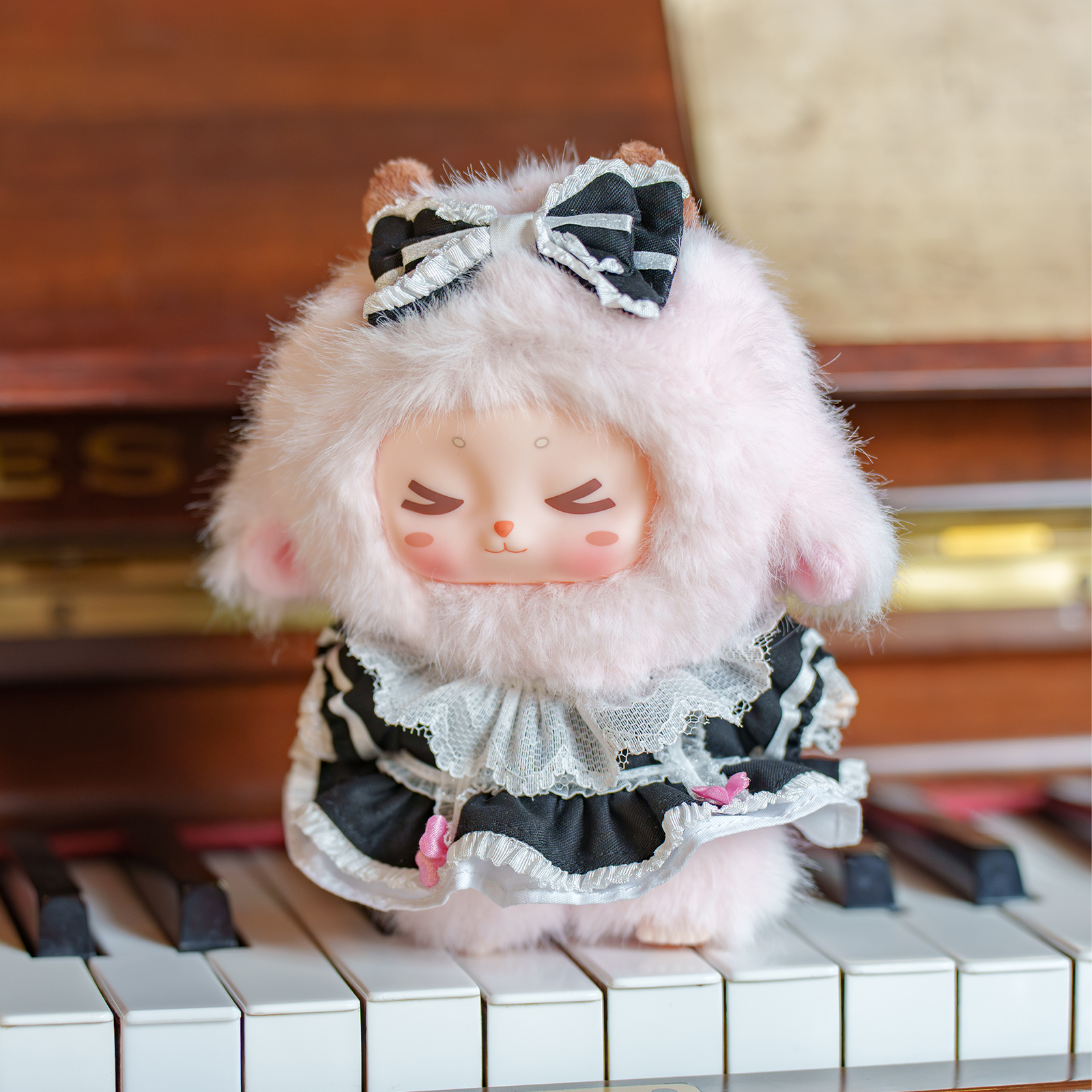 Milly Looking For lolita Series Plush Blind Box character close-up plush design