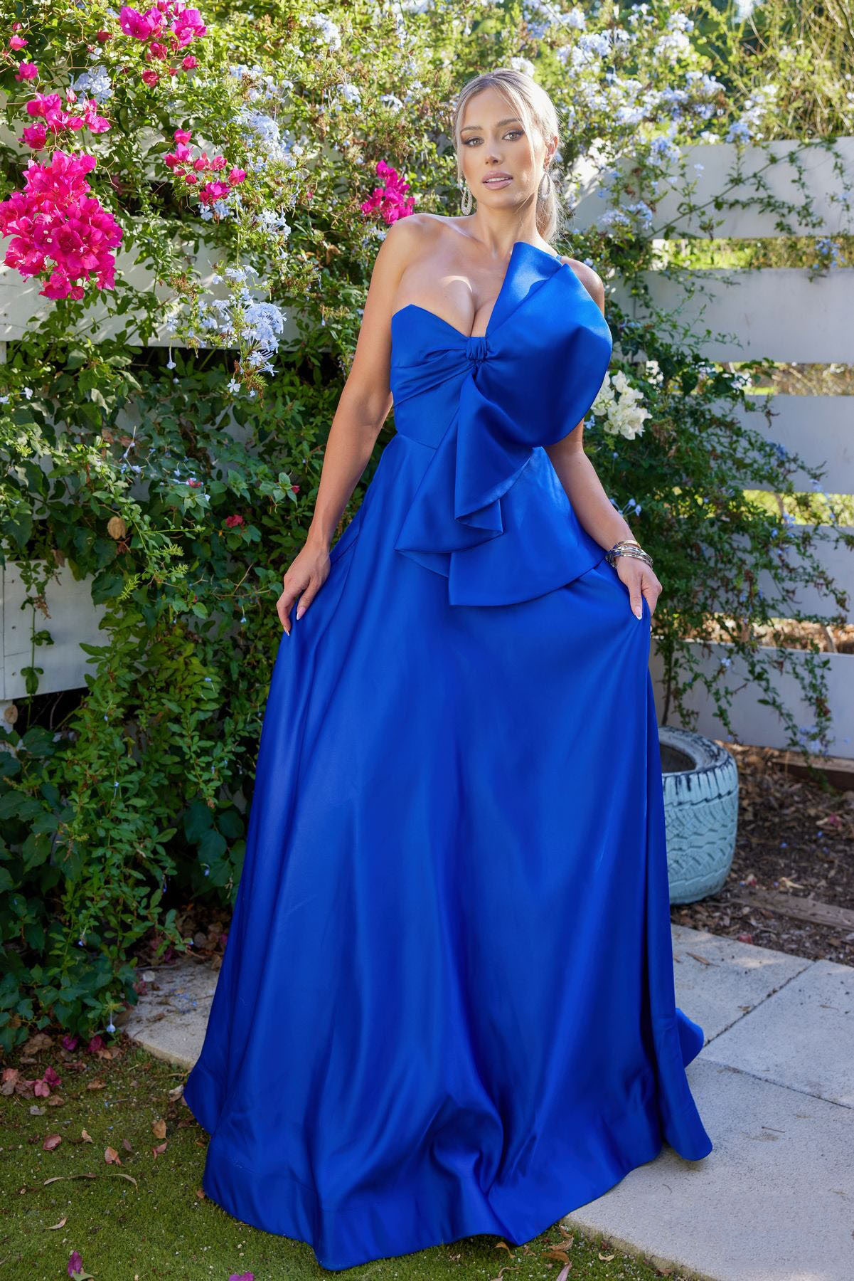 Long Tailored Formal Proml Dress with Decoration on the Front Side