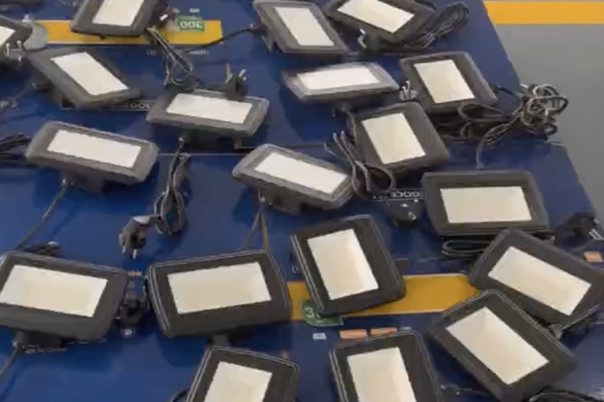 LED-Floodlights-test-producing