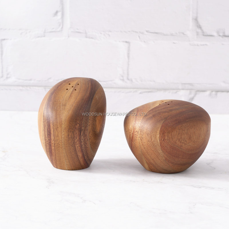 Manufacturer Customized Wooden Salt Pepper Shakers For Sale