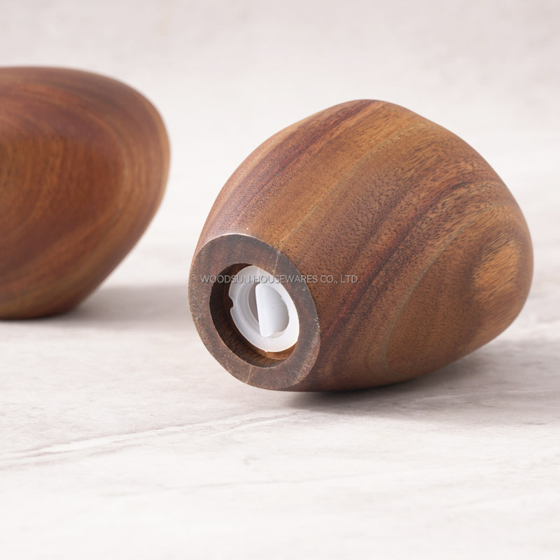 Manufacturer Customized Wooden Salt Pepper Shakers For Sale