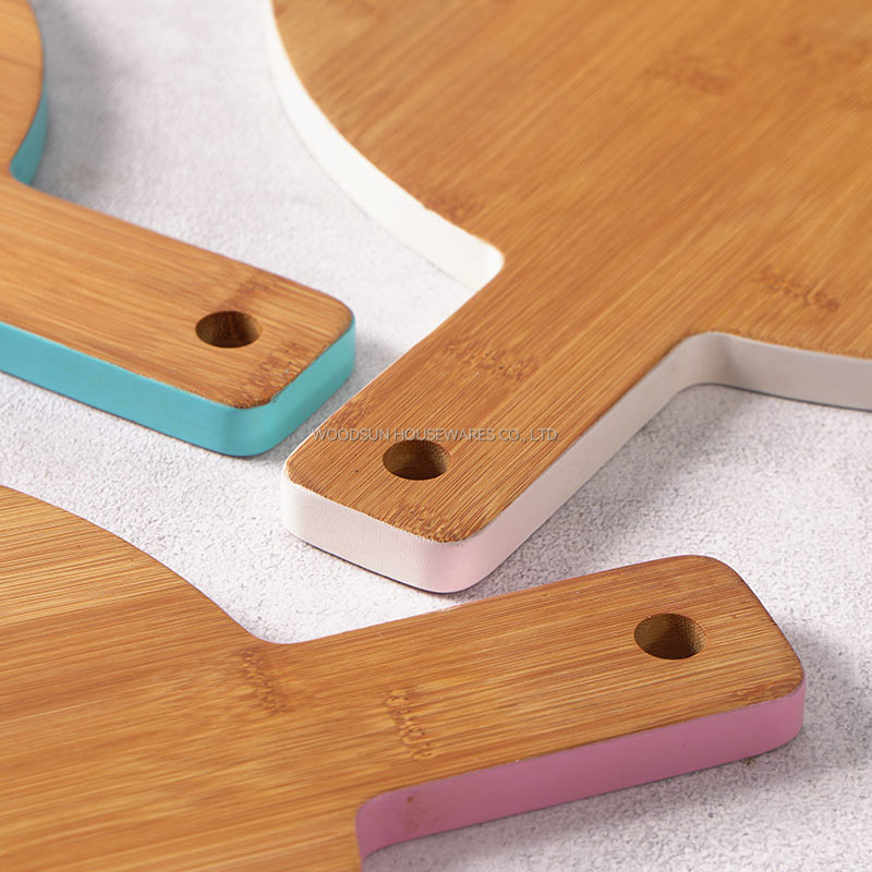 Woodsun Contrasting Color Design Kitchen Handle Natural Bamboo Wooden Pizza Board for Sale
