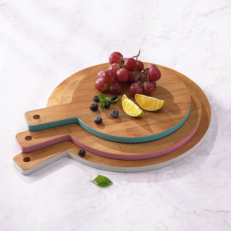 Woodsun Contrasting Color Design Kitchen Handle Natural Bamboo Wooden Pizza Board for Sale