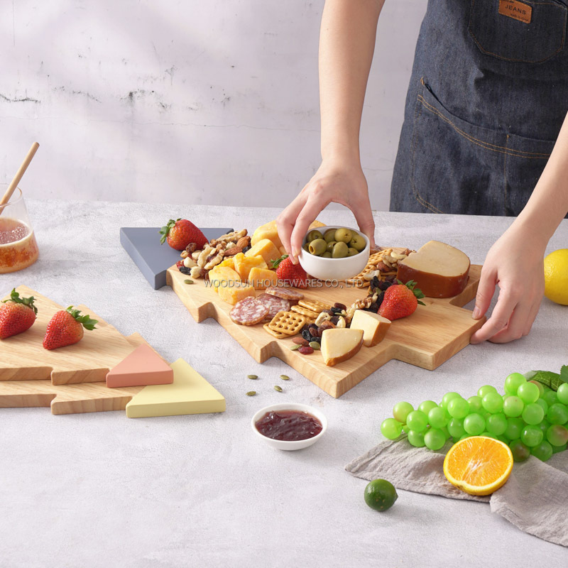 Woodsun Kitchen 2025 Christmas Tree Shaped Wood Chopping Block Serving Cutting Boards Wholesale