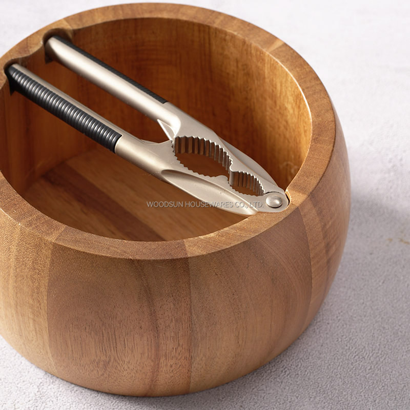 Woodsun Walnut Bowl with Cracker