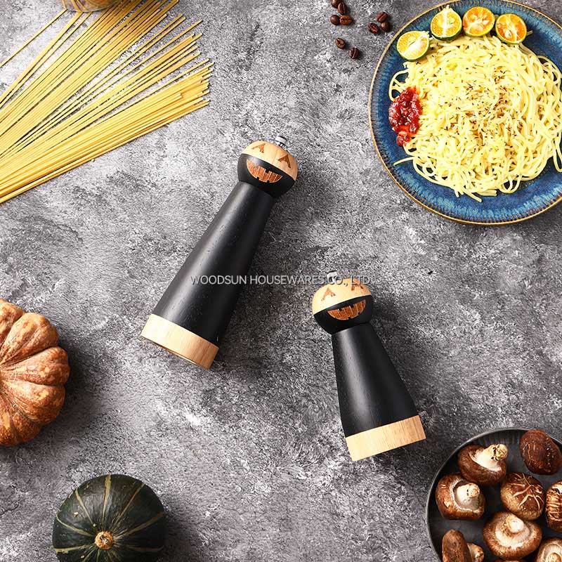 Woodsun Halloween Rubber Wooden Salt and Pepper Manual Grinders Mill Wood for Halloween