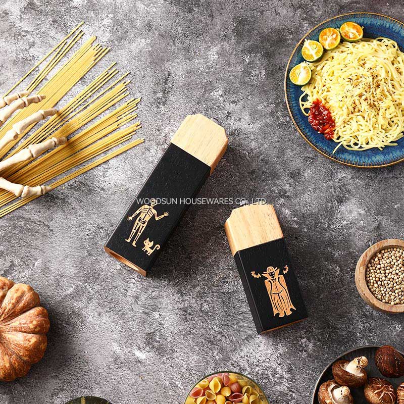Woodsun Halloween Rubber Wood Set of Wood Manual Salt and Pepper Mill Grinder 2 in 1