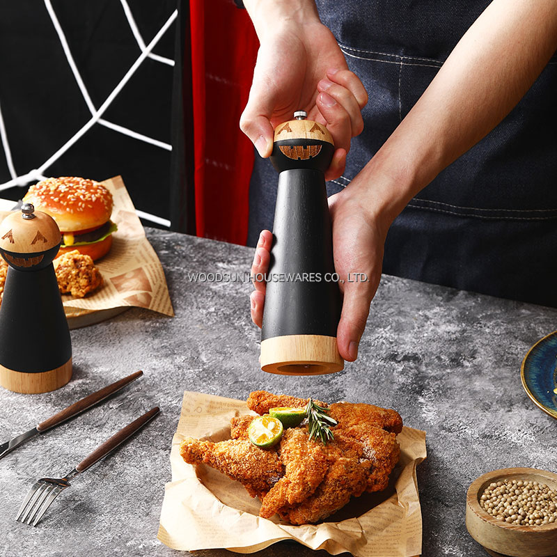 Woodsun Halloween Rubber Wooden Salt and Pepper Manual Grinders Mill Wood for Halloween