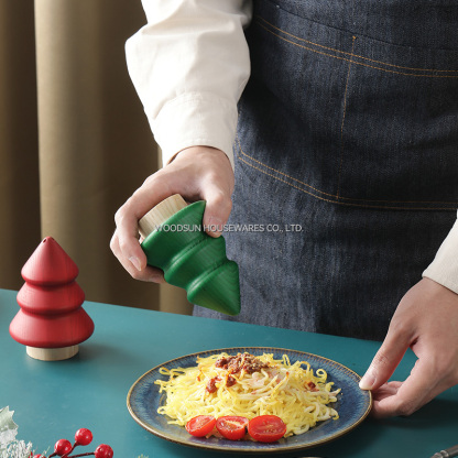 WOODSUN Christmas Tree Series Set of 2 Salt Shaker Pepper Shaker
