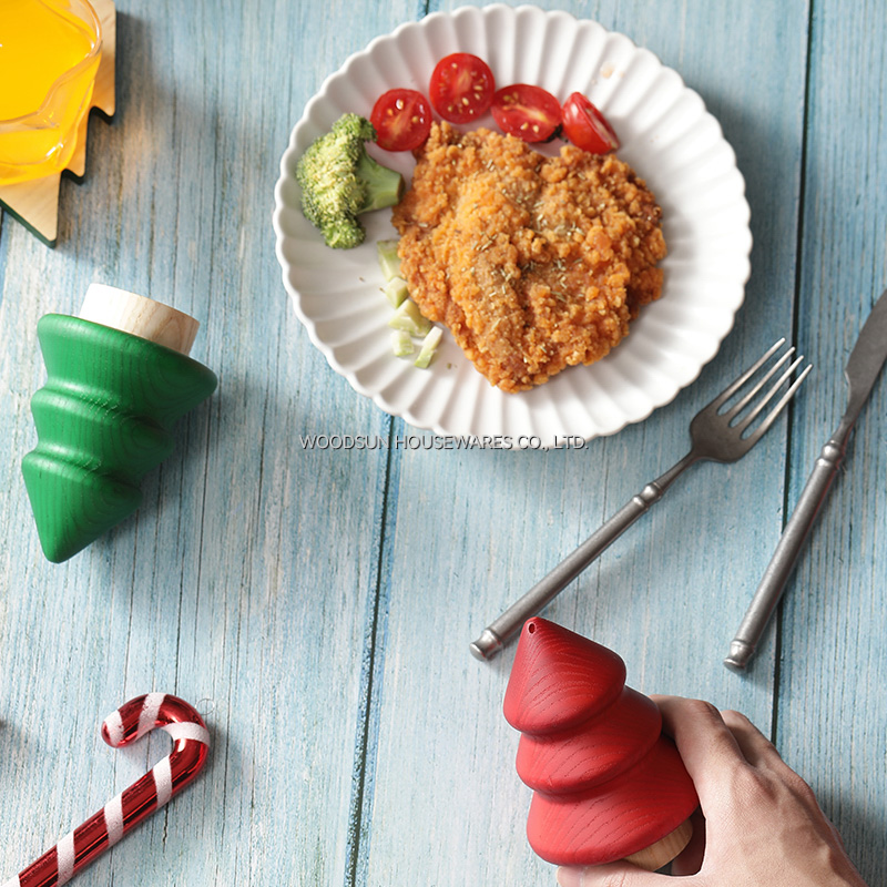 WOODSUN Christmas Tree Series Set of 2 Salt Shaker Pepper Shaker