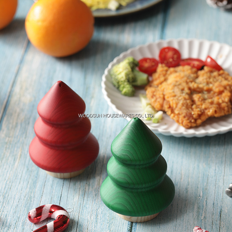 WOODSUN Christmas Tree Series Set of 2 Salt Shaker Pepper Shaker