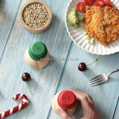 Woodsun Christmas Series Salt and Pepper Shaker Metal Wedding