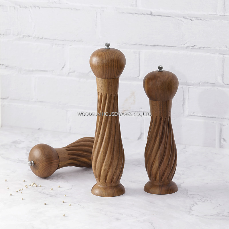 Woodsun Custom Walnut Black Salt And Pepper Grinder Set Wood