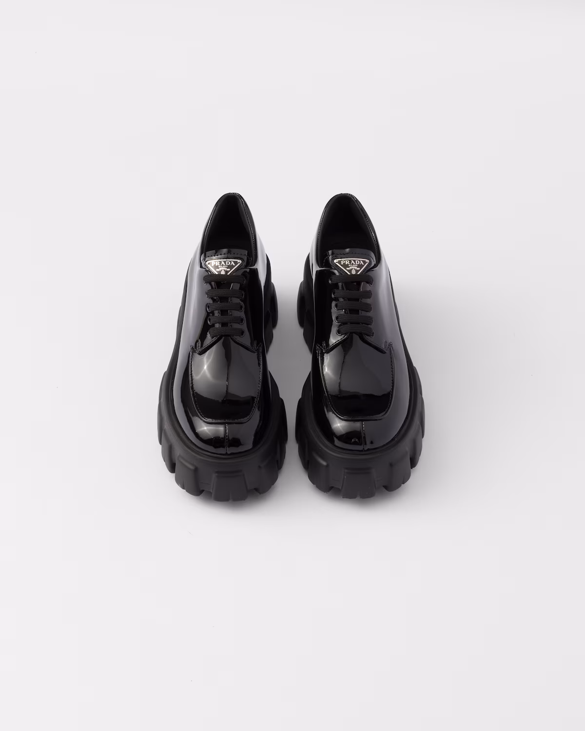 Monolith patent leather lace-up shoes