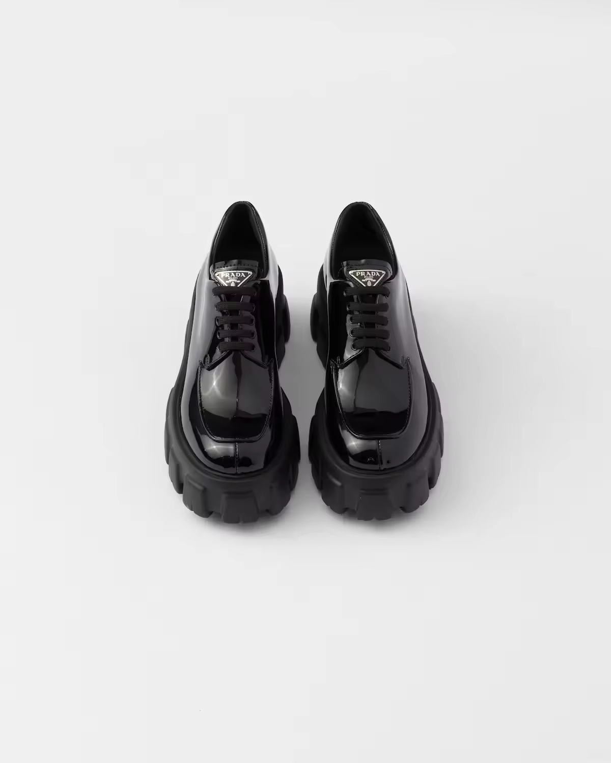 Monolith patent leather lace-up shoes