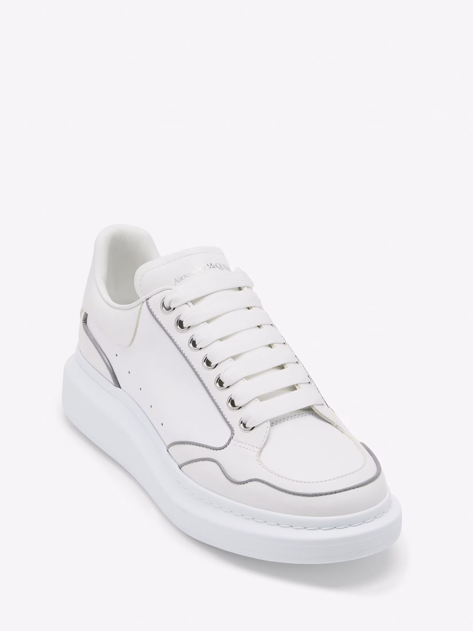 Men's Oversized Sneaker in White/silver