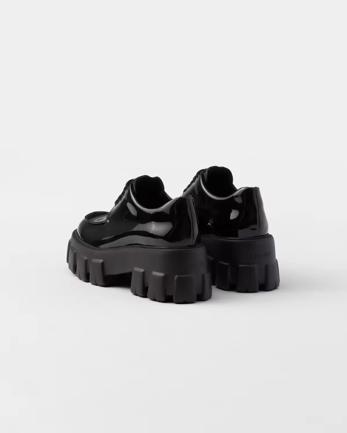 Monolith patent leather lace-up shoes